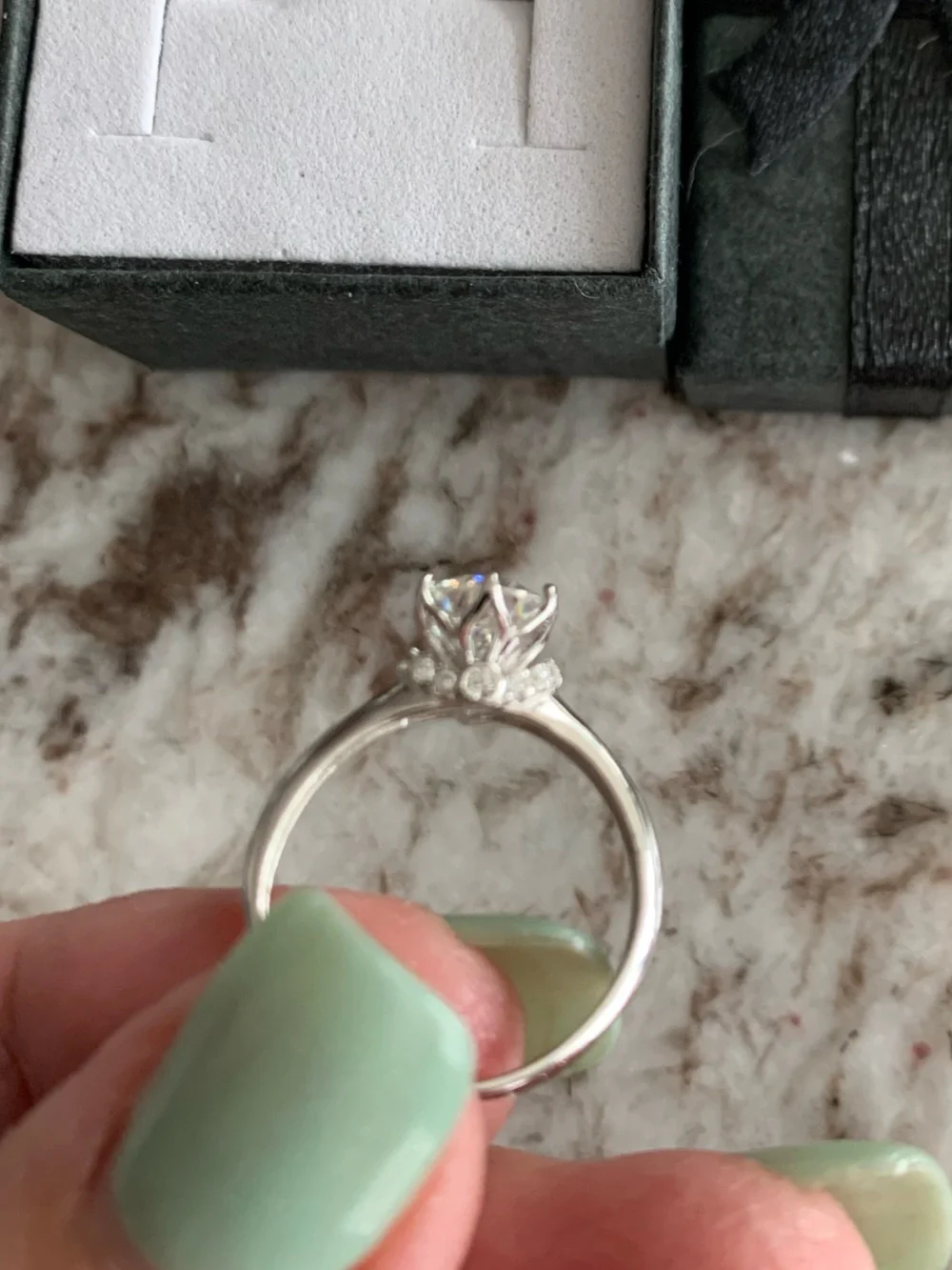 Gorgeous 1 ct moissanite diamond w/ beautiful accents 925 silver size 6 NEW $299